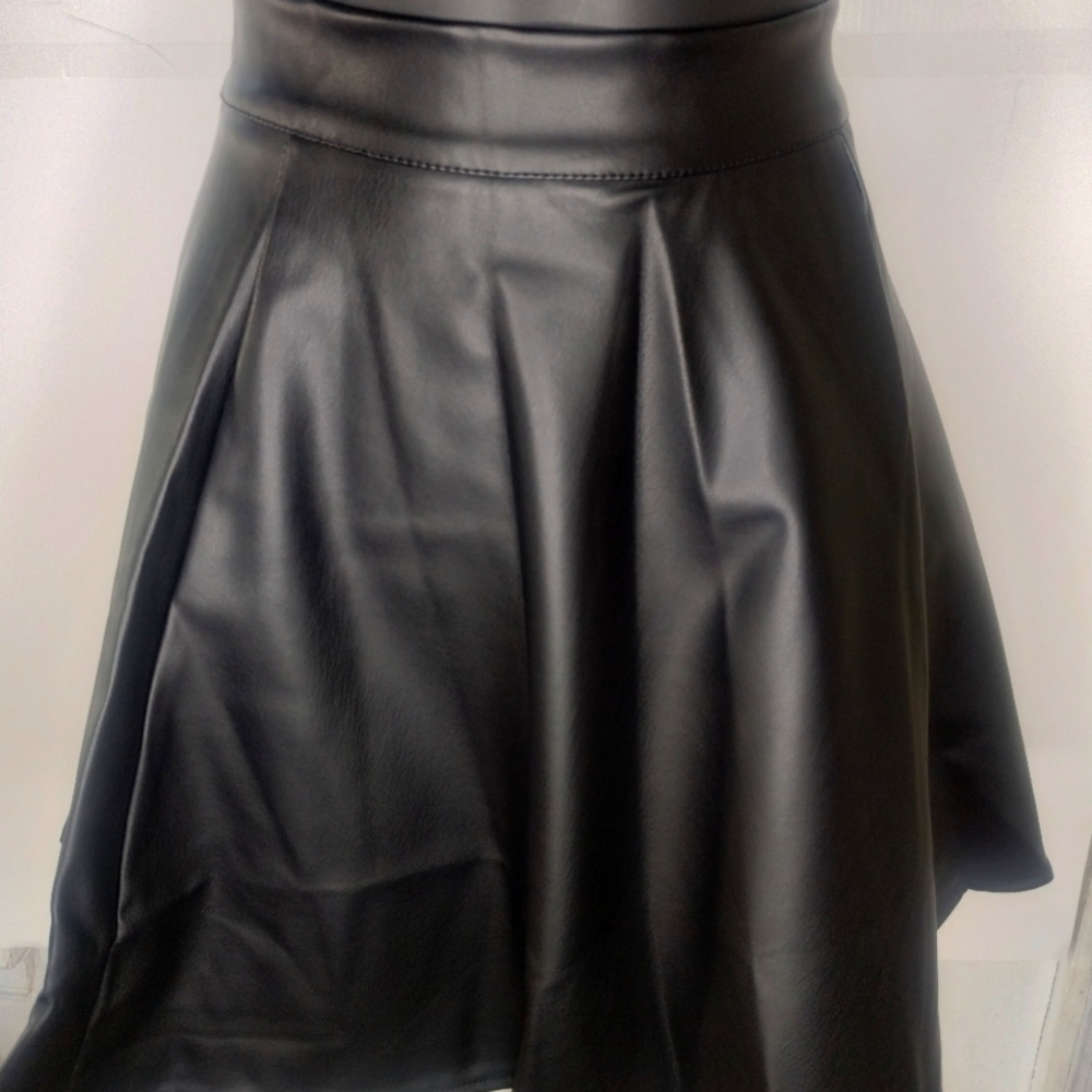 *NWT* Like leather Skater Skirt 17in long, zipper closure, soft material